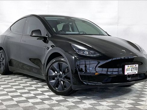 Used 2024 Tesla Model Y 2WD image 11