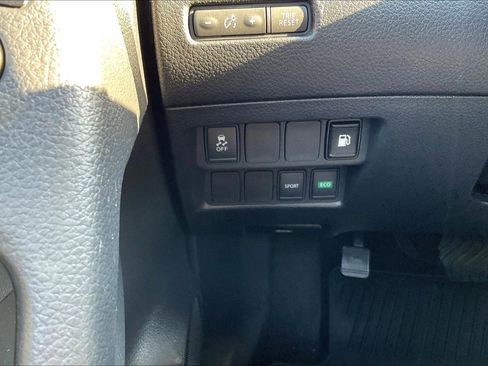 Used 2018 Nissan Rogue S image 31