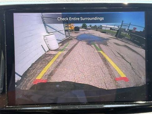 Used 2022 Chrysler Pacifica Touring-L AWD/4WD image 2
