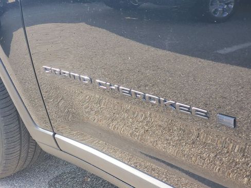 Used 2023 Jeep Grand Cherokee L Laredo AWD/4WD image 30