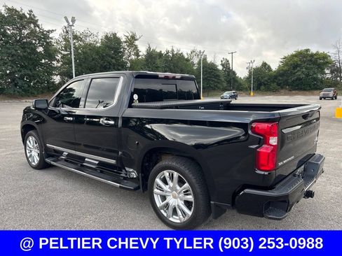 Used 2022 Chevrolet Silverado 1500 High Country w/ High Country Premium Package AWD/4WD image 5