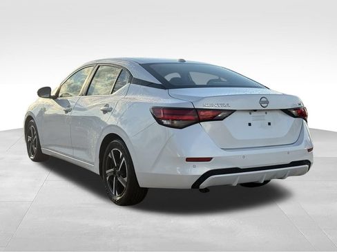 Used 2024 Nissan Sentra SV FWD image 3