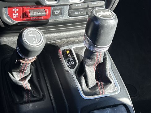 Used 2018 Jeep Wrangler Unlimited Rubicon image 19