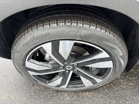 New 2026 Volvo XC40 B5 Plus w/ Protection Package Premier image 10