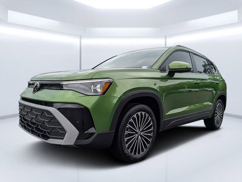 New 2026 Volkswagen Taos SE image 7