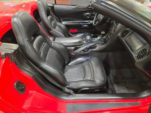 Used 2001 Chevrolet Corvette Convertible w/ Preferred Equipment Group2 image 30