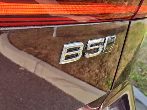 New 2026 Volvo XC60 B5 Plus w/ Climate Package image 8