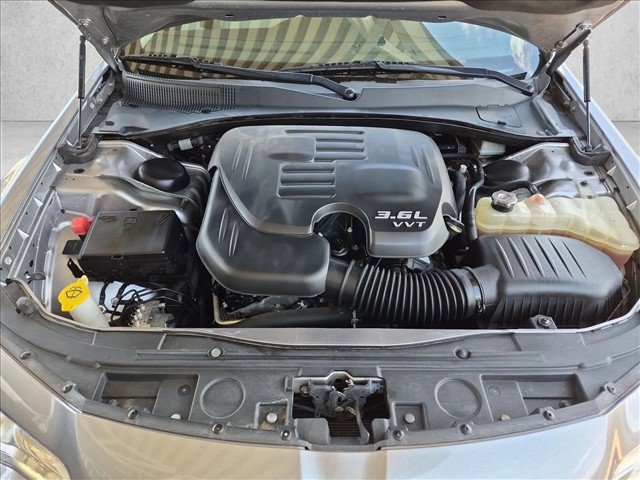 Used 2017 Chrysler 300 Limited RWD image 22