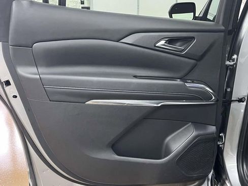 Used 2024 Chevrolet Traverse LT image 17