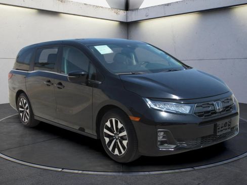 Certified 2025 Honda Odyssey EX-L image 2