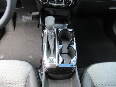 New 2026 Chevrolet Trax LT w/ Sunroof Package image 22