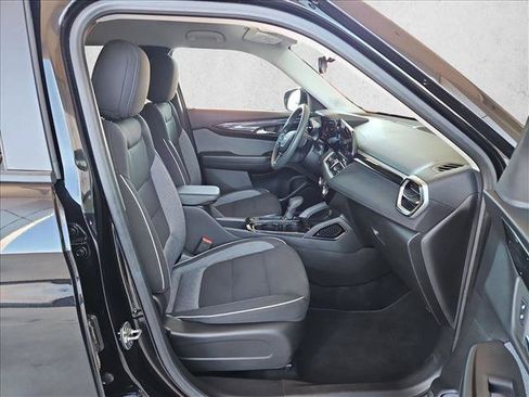 Used 2025 Chevrolet TrailBlazer LT FWD image 19