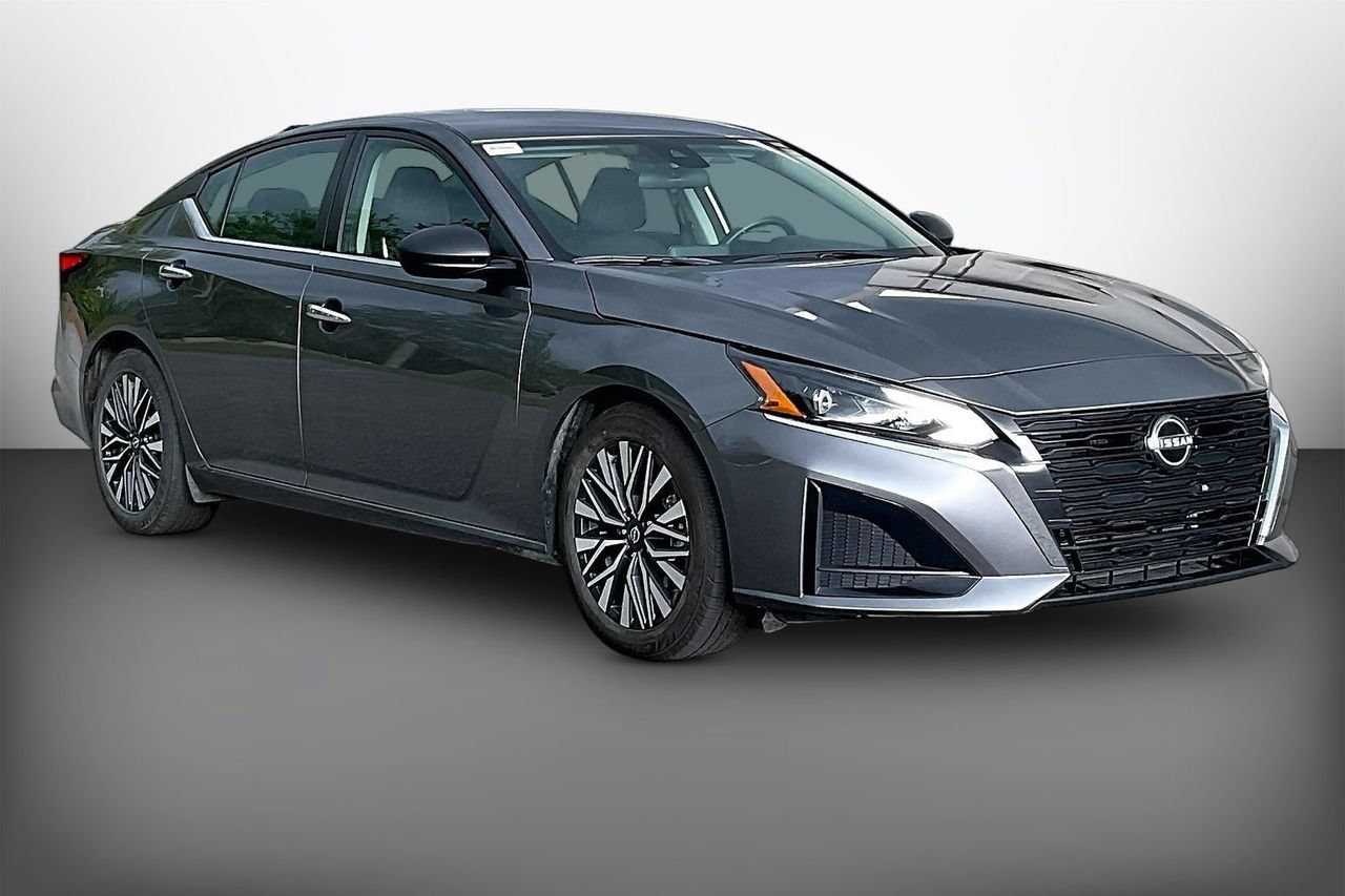 Used 2024 Nissan Altima 2.5 SV FWD image 1
