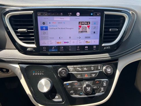 Used 2021 Chrysler Pacifica Touring-L w/ Premium & Safety Sphere Group AWD/4WD image 33