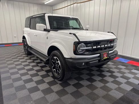 Used 2025 Ford Bronco Outer Banks AWD/4WD image 2