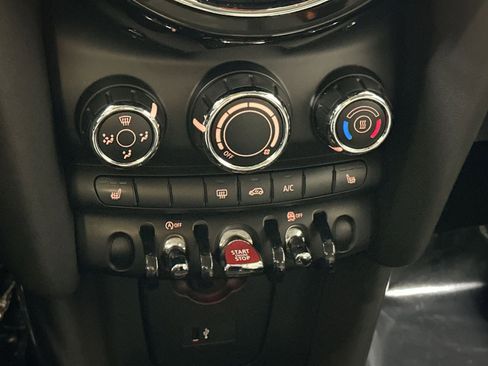 Used 2021 MINI Cooper 4-Door Hardtop image 25