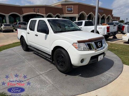 Used 2017 Nissan Frontier SV RWD image 1