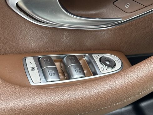 Used 2019 Mercedes-Benz E 300 4MATIC image 12