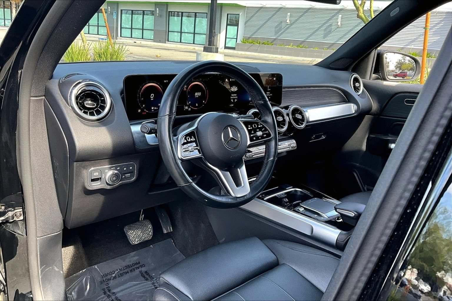 Used 2023 Mercedes-Benz GLB 250 4MATIC w/ Premium Package image 13