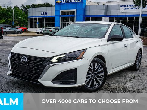 Used 2025 Nissan Altima 2.5 SV FWD image 2