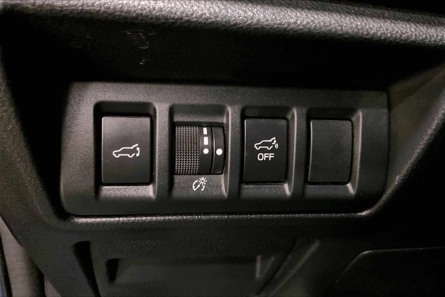 Used 2023 Subaru Outback Limited AWD/4WD image 36
