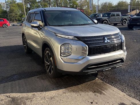 Used 2022 Mitsubishi Outlander ES AWD/4WD image 1