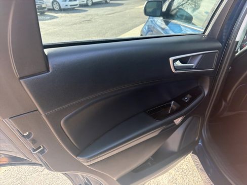 Used 2017 Ford Edge SEL w/ Equipment Group 201A image 21