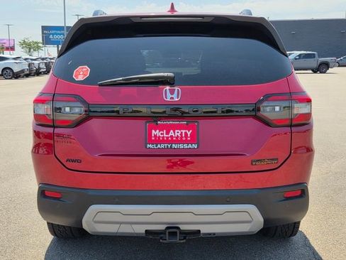 Used 2025 Honda Pilot TrailSport image 7