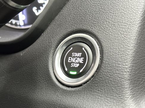 Used 2023 Cadillac XT4 Luxury w/ Cold Weather Package FWD image 32