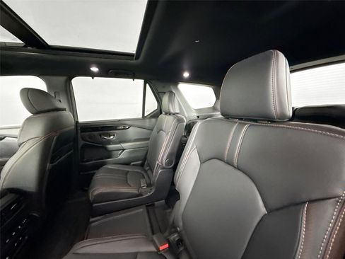 Used 2025 Honda Pilot TrailSport image 30