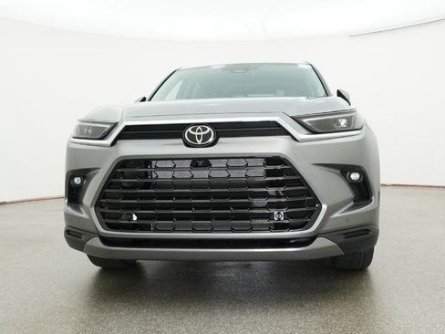 New 2026 Toyota Grand Highlander FWD image 10