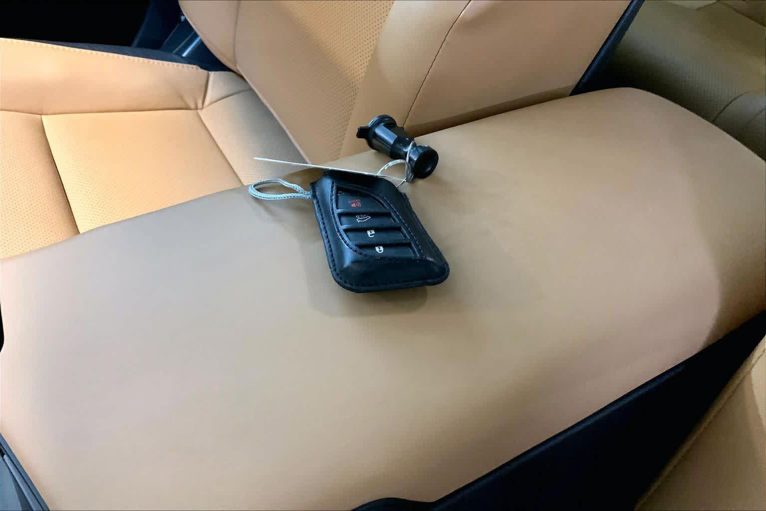 Used 2025 Lexus ES 350 w/ Accessory Package (Z1) FWD image 14
