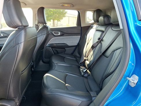 Used 2022 Jeep Compass Latitude image 10