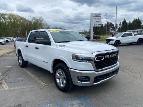Used 2025 RAM 1500 Big Horn AWD/4WD image 7