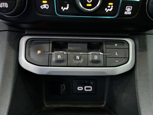 Used 2023 GMC Acadia SLT w/ Preferred Package AWD/4WD image 16