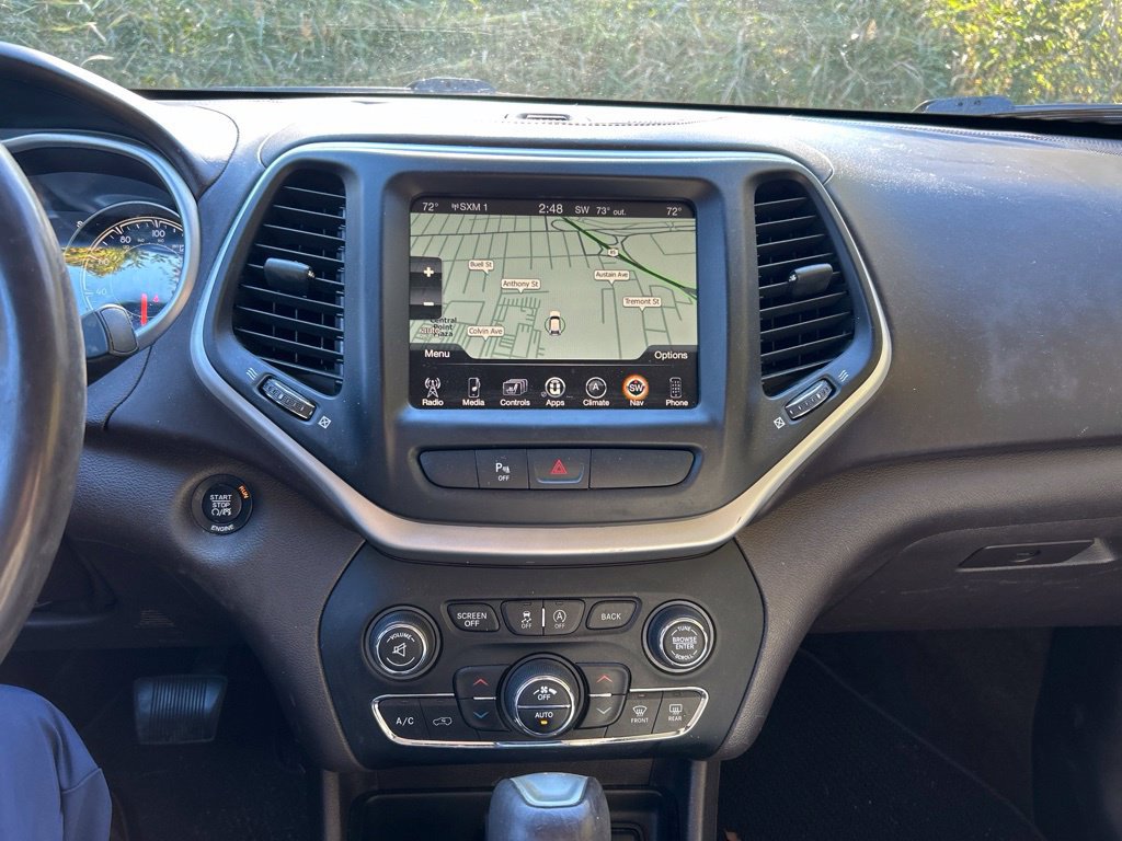 Used 2017 Jeep Cherokee Overland AWD/4WD image 19