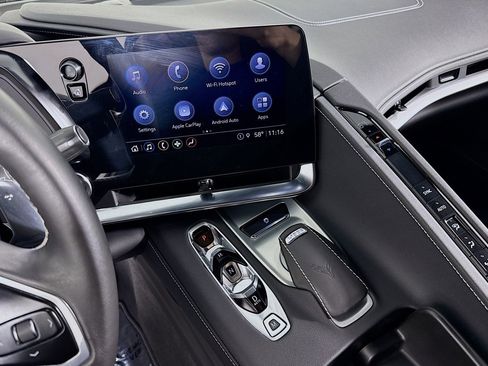 Used 2021 Chevrolet Corvette Stingray Coupe w/ Z51 Performance Package image 18