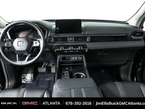 Used 2025 Honda Pilot Touring image 17