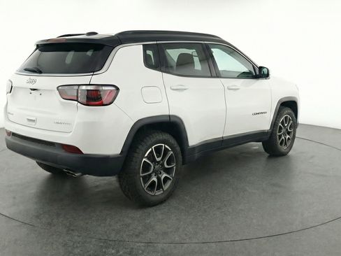 Used 2025 Jeep Compass Trailhawk AWD/4WD image 9