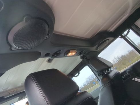 Used 2014 Jeep Wrangler Unlimited Rubicon image 16