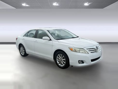 Used 2011 Toyota Camry XLE image 7