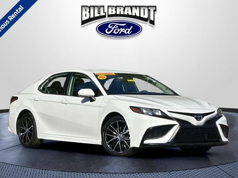Used 2023 Toyota Camry SE FWD image 1