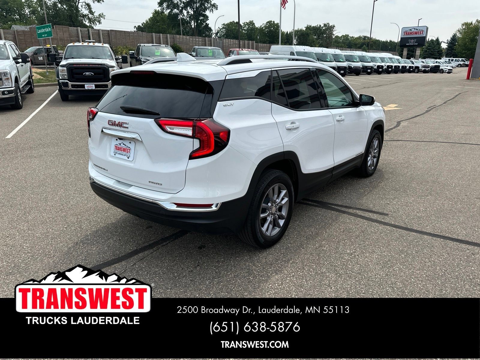 Used 2024 GMC Terrain SLT AWD/4WD image 4