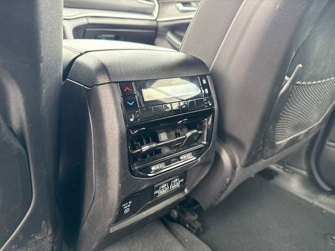 Used 2023 Jeep Grand Cherokee L Limited AWD/4WD image 26