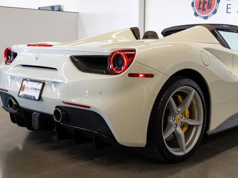 Used 2018 Ferrari 488 Spider image 14