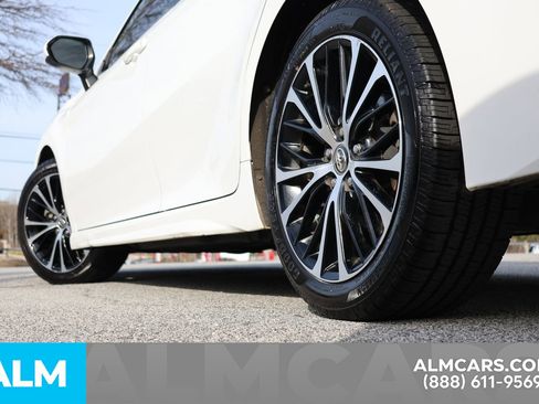 Used 2020 Toyota Camry SE image 16