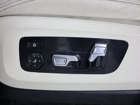 Used 2023 BMW X7 xDrive40i w/ M Sport Package image 25