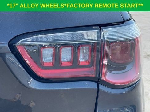 Used 2019 Jeep Compass Latitude w/ Cold Weather Group AWD/4WD image 3