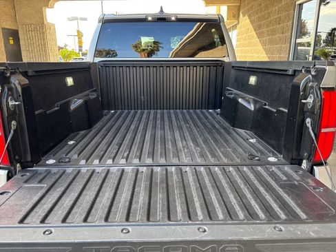 Used 2025 Toyota Tacoma SR AWD/4WD image 31