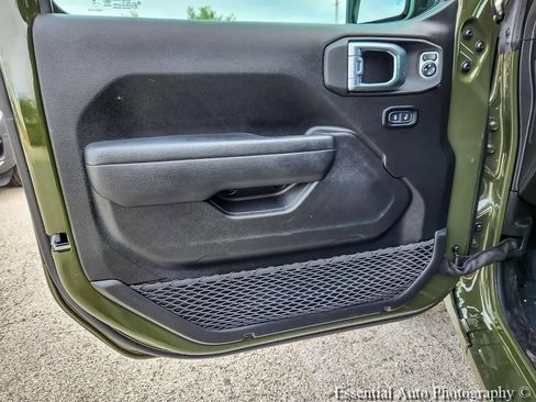 Used 2024 Jeep Wrangler Unlimited w/ Convenience Group AWD/4WD image 18